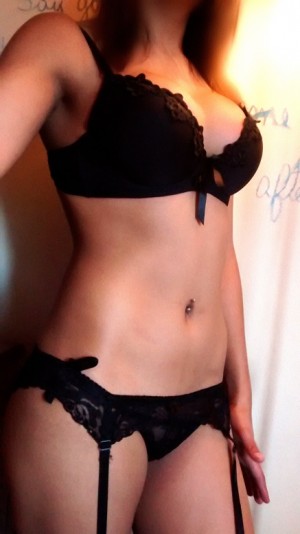 Sensual Escort putos hombres, putas mujeres, travestis de todas las regiones en Vi&ntilde;a del Mar |  Tonificada alta sexy con un cuerpo escultural, Pechugona sexy educada morbosa pendejita rica
